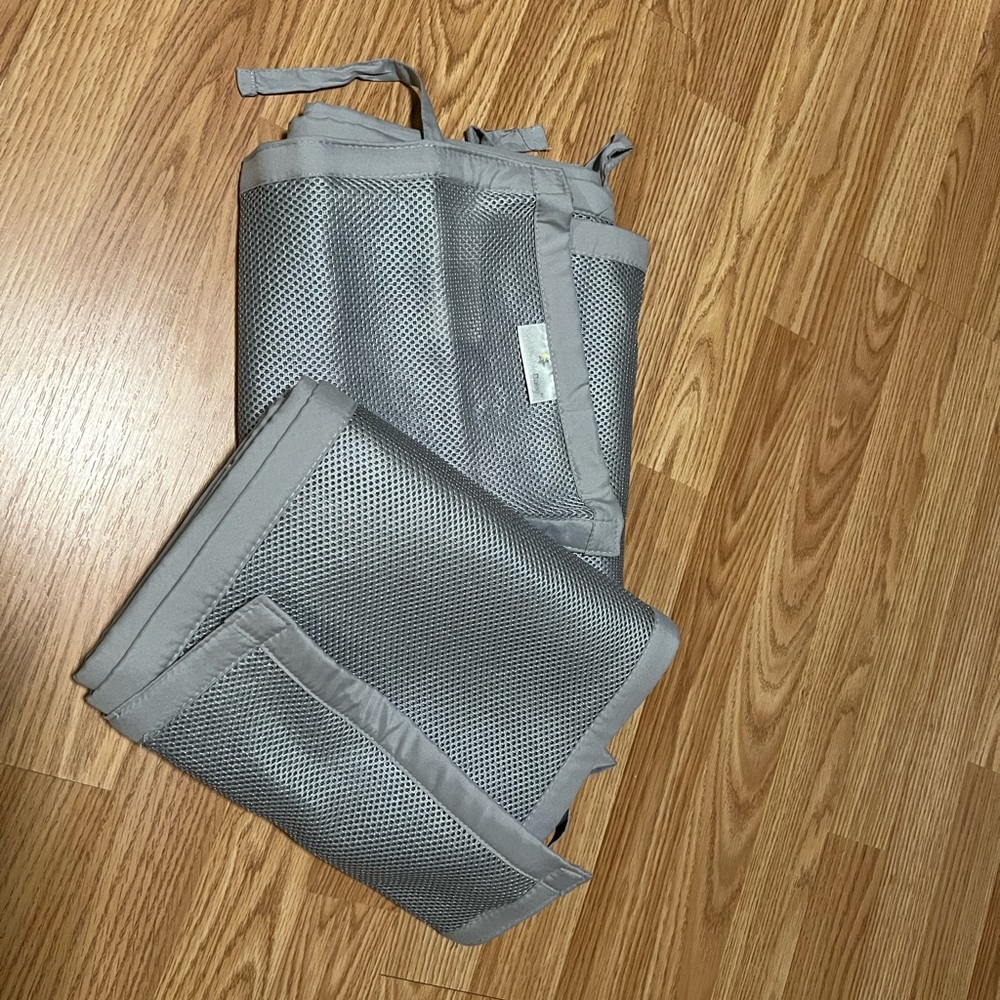 Grey mesh baby crip bumper